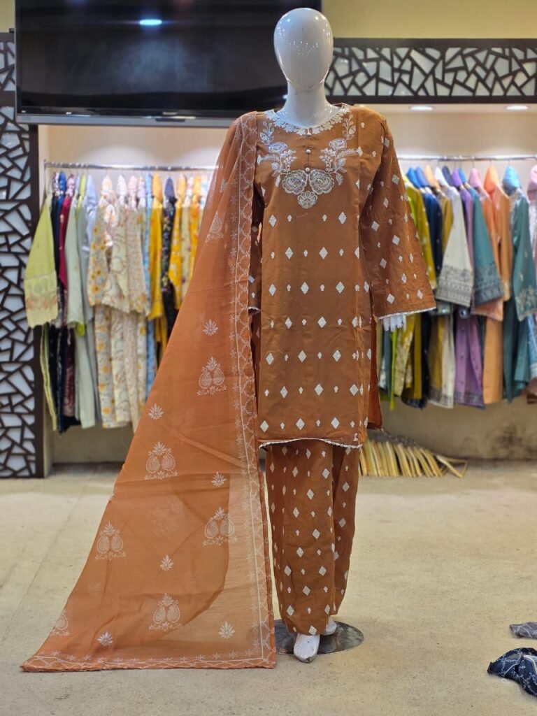 The Timeless Elegance of the Farshi Suit