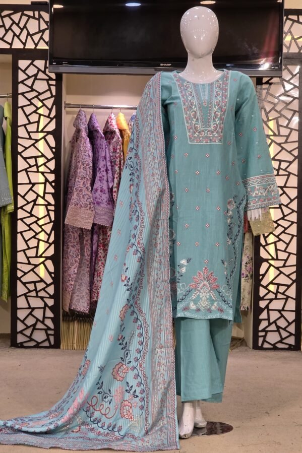 Embroidered Khaddar 3-Piece Suit – Winter Collection 10
