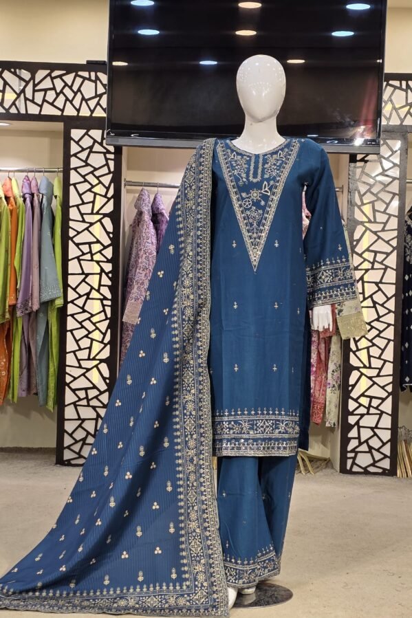 Embroidered Khaddar 3-Piece Suit – Winter Collection 9